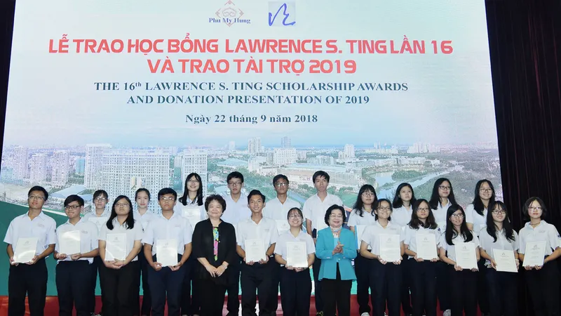 Công ty TNHH Phát triển Phú Mỹ Hưng trao học bổng Lawrence S. Ting và trao tài trợ năm 2019 