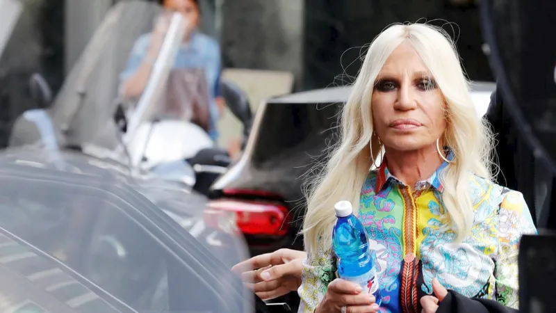 Michael Kors thâu tóm Versace với giá hơn 2 tỷ USD ​