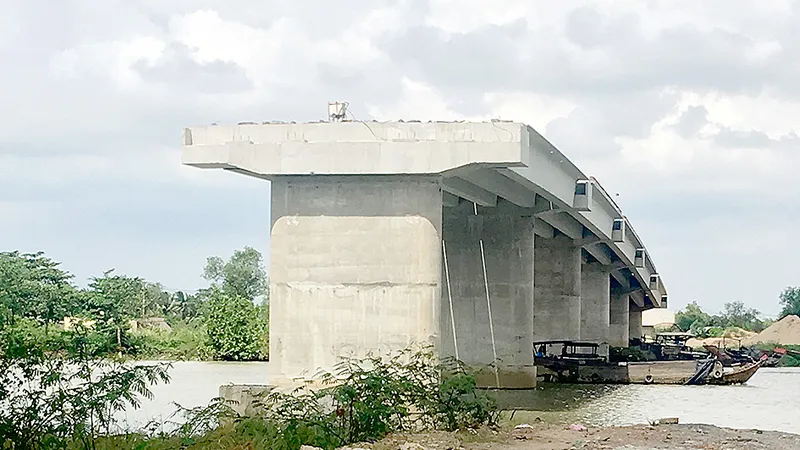 Những chiếc cầu chưa nối được đôi bờ