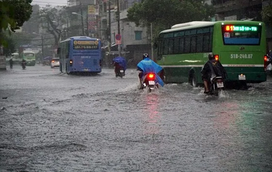 Vấn đề ngập nước là một trong những bức xúc của người dân TPHCM . Ảnh: HOÀNG HÙNG