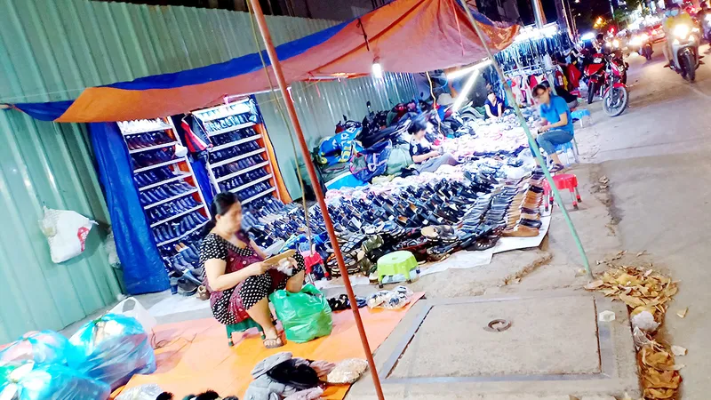 Đến hạn cam kết, lòng lề đường vẫn ngổn ngang