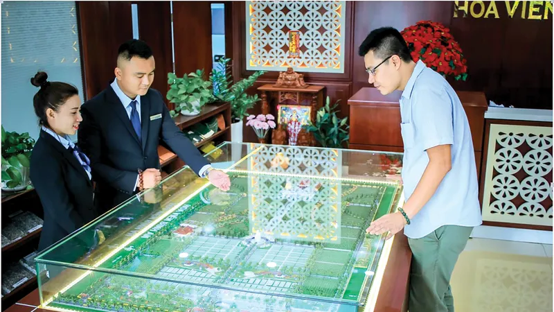 Con cháu chọn mua mộ phần trước cho ông bà, cha mẹ cũng là một trong những cách báo hiếu  