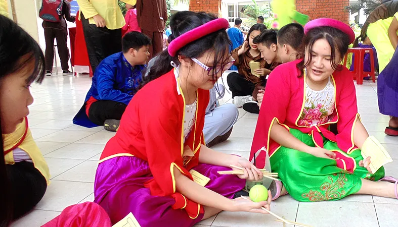 Hào hứng học văn qua lễ hội trò chơi dân gian