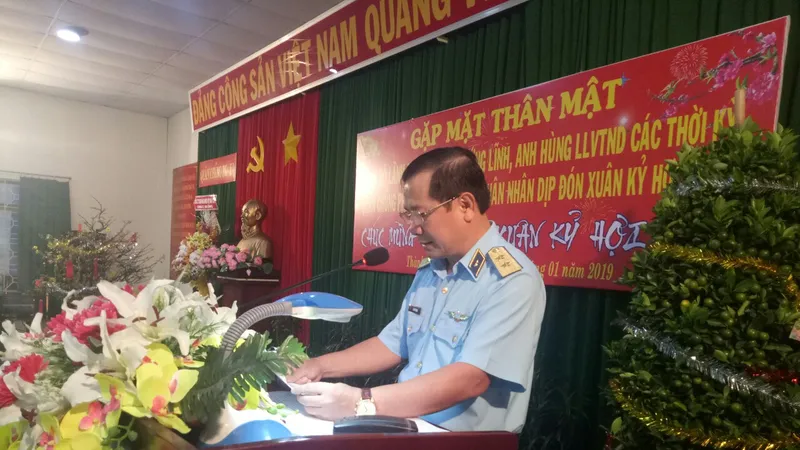 Trung tướng Lê Huy Vịnh, Ủy viên BCH Trung ương Đảng, Ủy viên Quân ủy Trung ương, Tư lệnh Quân chủng Phòng không – Không quân chủ trì buổi gặp mặt