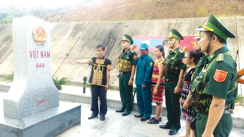 Cầu nối giữa ý Đảng lòng dân