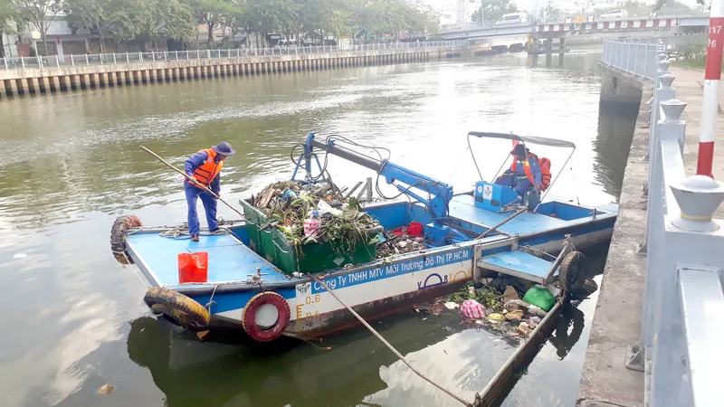 Miệt mài lao động ngày tết