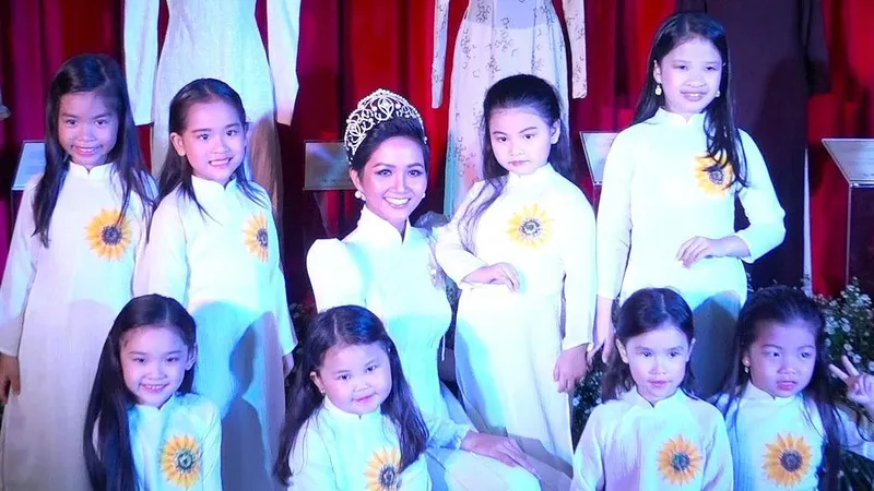 Hoa hậu H’Hen Niê trở thành đại diện hình ảnh Lễ hội Áo dài TPHCM 2019