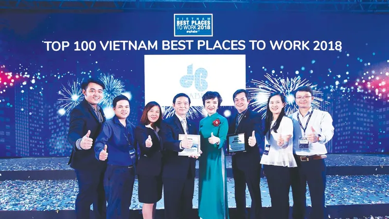 Công ty CP Tập đoàn Xây dựng Hòa Bình 4 năm liêp tiếp đạt Tốp 100 Nơi làm việc tốt nhất