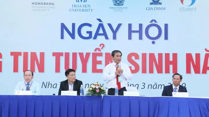  NGND.PGS.TS Hồ Thanh Phong - Hiệu trưởng Đại học HIU phát biểu tại Ngày hội Thông tin tuyển sinh 2019