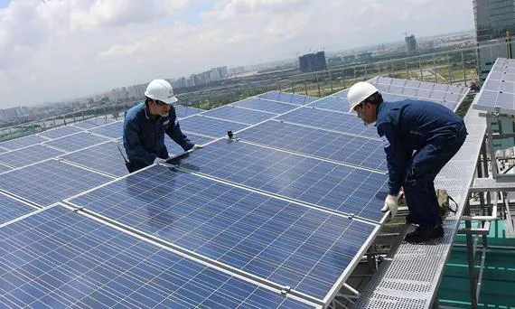 Trên 1.400 khách hàng lắp đặt điện mặt trời áp mái