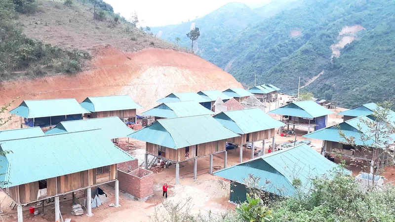​ Một khu tái định cư được xây dựng sau đợt mưa lũ lịch sử cuối tháng 8 đầu tháng 9-2018 tại huyện Mường Lát (Thanh Hóa)