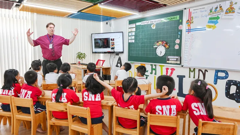 Hệ thống giáo dục NHG đáp ứng đầy đủ các tiêu chí để gia nhập các tổ chức giáo dục uy tín trên thế giới. Hình ảnh: Một lớp học theo chương trình IB tại Trường Quốc tế Bắc Mỹ (SNA) – thành viên NHG