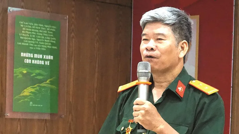 Nhà văn Đoàn Tuấn trong một chương trình giao lưu được tổ chức tại TPHCM 