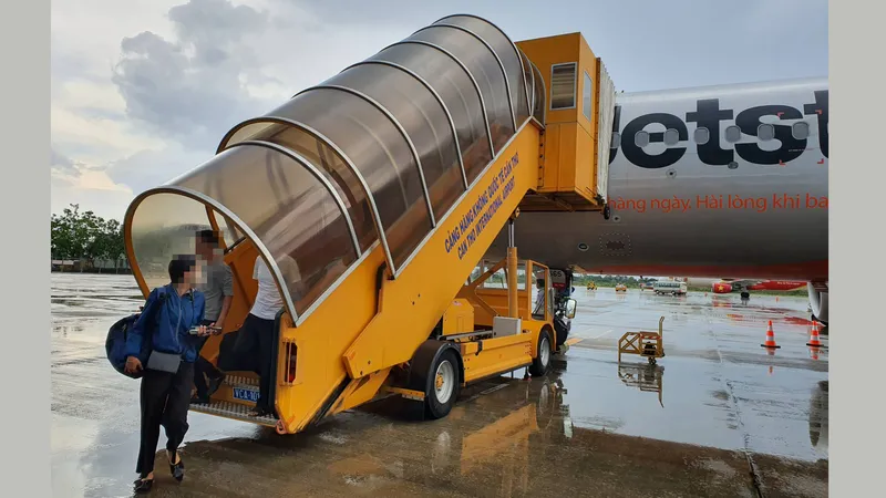 2 lần đáp xuống Tân Sơn Nhất không được, máy bay từ Pleiku phải hạ cánh xuống Cần Thơ ​