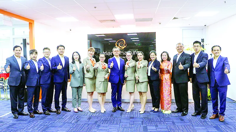 Hanwha Life Việt Nam khai trương trung tâm phục vụ khách hàng tại TPHCM