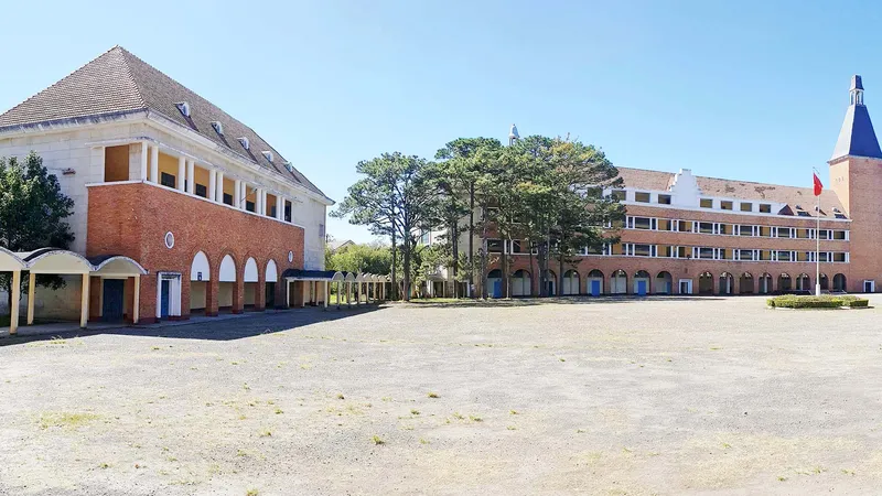 Trường Cao đẳng Sư phạm Đà Lạt được Hiệp hội Kiến trúc sư thế giới (UIA) công nhận là một trong số 1.000 công trình xây dựng độc đáo nhất của thế giới trong thế kỷ XX