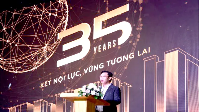 Ông Đinh Trường Chinh - Chủ tịch HĐQT, phát biểu tại lễ kỷ niệm 35 năm