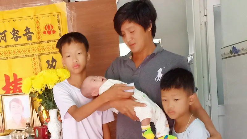 Tình cảnh gian nan của 4 cha con 
