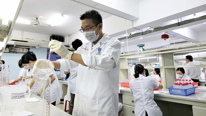 Trường đại học chung tay vì cộng đồng