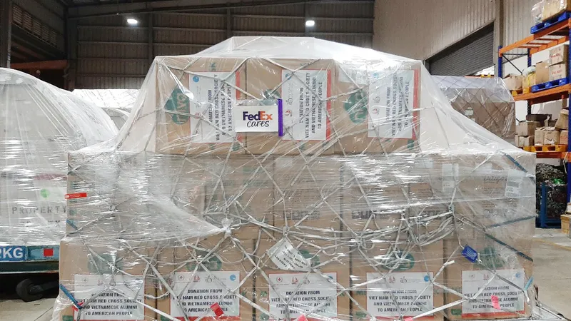 FedEx vận chuyển lô hàng cứu trợ đến Hoa Kỳ trong cuộc chiến chống lại COVID-19