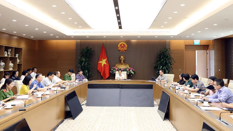 Phó Thủ tướng Vũ Đức Đam chủ trì cuộc họp Ban Chỉ đạo liên ngành Trung ương về vệ sinh an toàn thực phẩm, sáng 12-6-2020. Ảnh: VGP