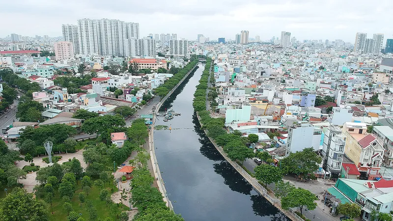 Kênh Tân Hóa - Lò Gốm sau khi cải tạo đã làm khu vực xung quanh hết ngập. Ảnh: CAO THĂNG