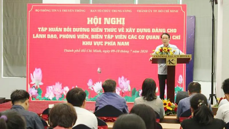 Bồi dưỡng kiến thức xây dựng Đảng cho người làm báo