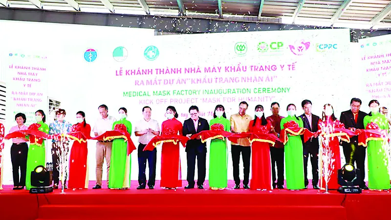 Công ty cổ phần Chăn nuôi CP Việt Nam tặng 8 triệu khẩu trang y tế 