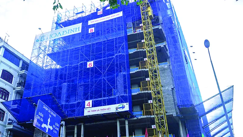 Tập đoàn Xây dựng Hòa Bình cất nóc vượt tiến độ công trình Tòa nhà Văn phòng Geleximco