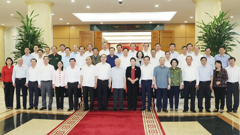 Nghị quyết Trung ương 4 với công tác nhân sự nhiệm kỳ mới - Bài 3: Quyết tâm của hai thành phố lớn nhất nước