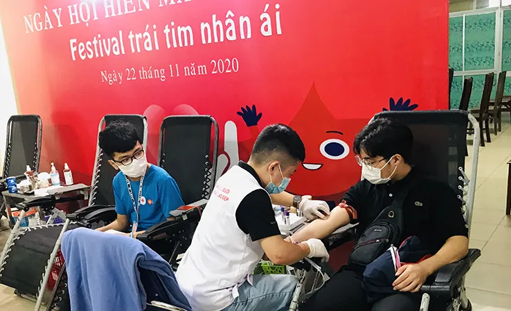 “Festival Trái tim nhân ái” thu hút nhiều người hiến máu