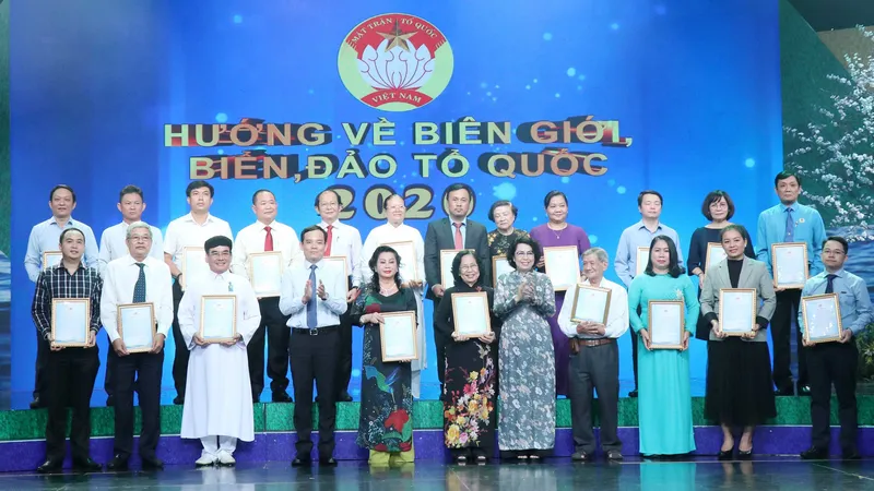 Quyên góp 34 tỷ đồng cho Quỹ “Vì biển đảo quê hương - Vì tuyến đầu Tổ quốc”