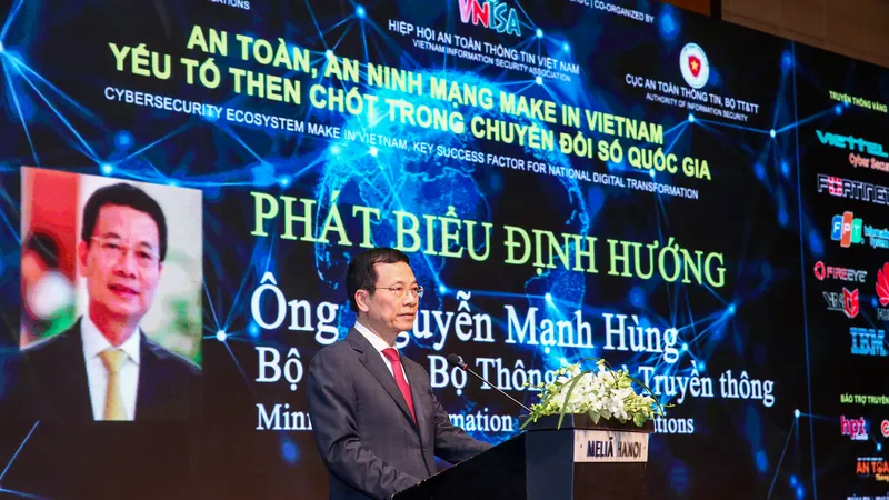 Bộ trưởng Bộ TT-TT Nguyễn Mạnh Hùng phát biểu tại hội thảo. Ảnh: VGP