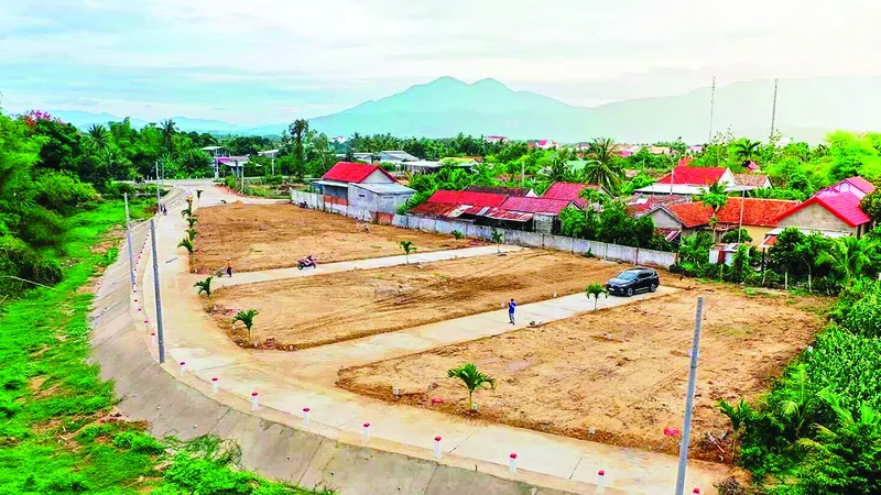 Một số nền biệt thự được phân lô trên đất nông nghiệp tại tỉnh Khánh Hòa. Ảnh: VĂN NGỌC