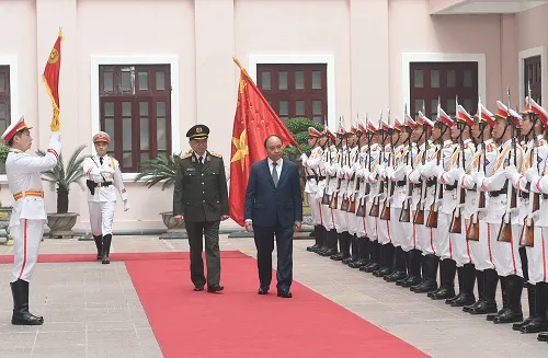  Thủ tướng Nguyễn Xuân Phúc dự lễ đón nhận Huân chương Bảo vệ Tổ quốc hạng Nhất và kỷ niệm 75 năm Ngày truyền thống của lực lượng tình báo Công an nhân dân. Ảnh: VGP