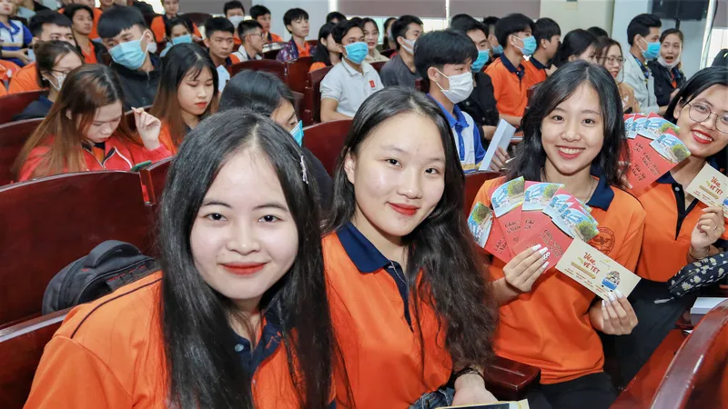 Sẻ chia cùng sinh viên nghèo