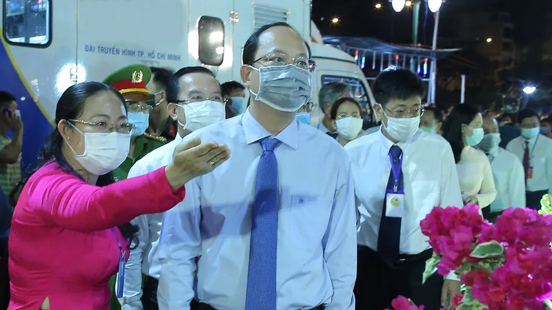 Khai mạc chợ hoa xuân “Trên bến dưới thuyền” Tết Tân Sửu 2021