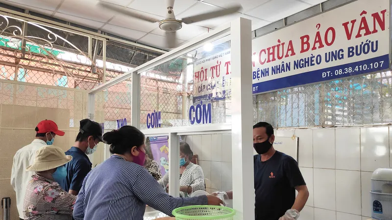 Đỏ lửa bếp chay từ thiện