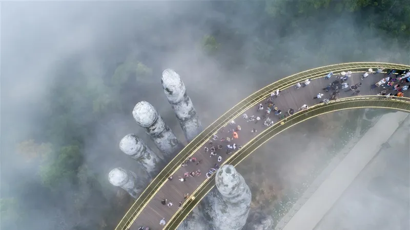 Cầu Vàng Sun World Bà Nà Hills