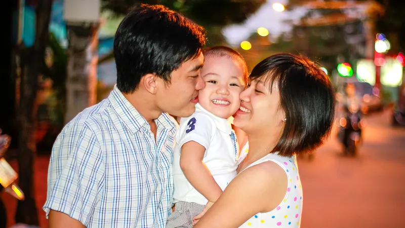 Tiền anh, tiền em, tiền chúng ta
