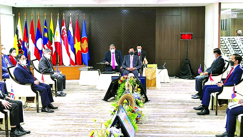 Hội nghị các nhà lãnh đạo ASEAN: Bàn giải pháp vượt qua giai đoạn khó khăn 
