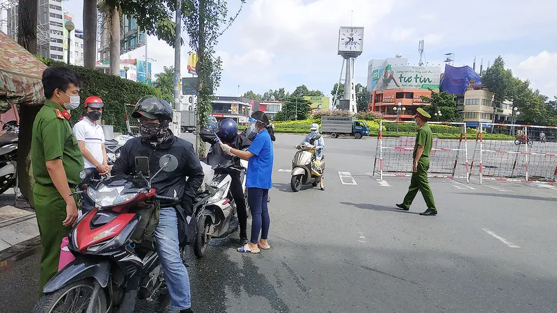 Chế tài nghiêm minh trong phòng chống dịch
