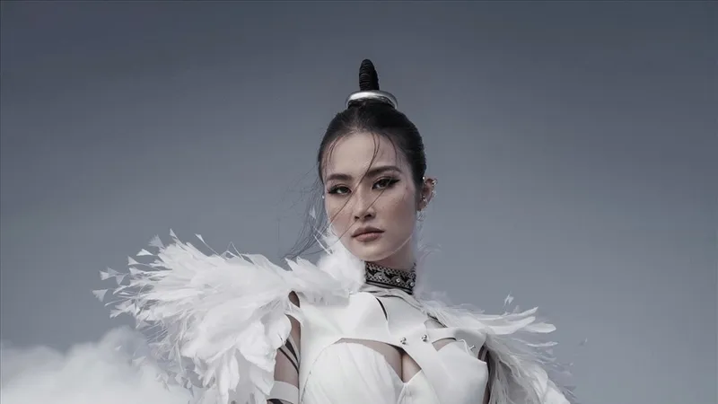 Ali Hoàng Dương, Đông Nhi, Hoàng Bách: “Ai cũng có một người mẹ đứng sau thành công“
