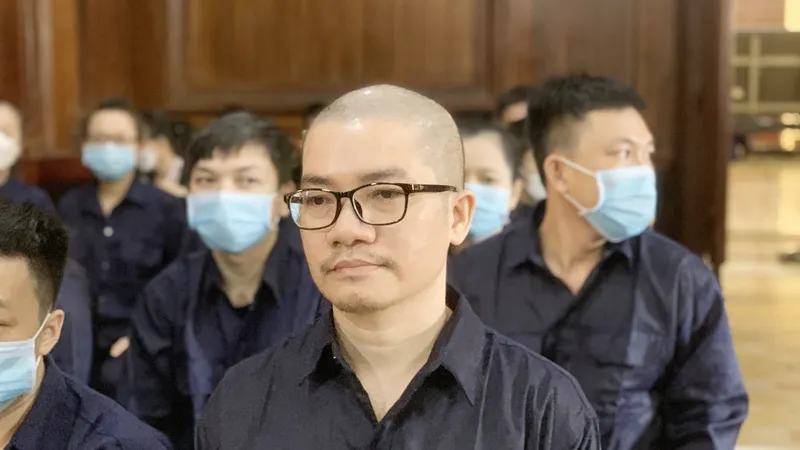 Bị cáo Nguyễn Thái Luyện tại tòa. Ảnh: CHÍ THẠCH 