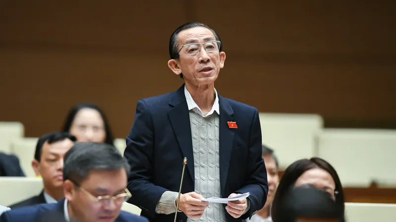 ĐBQH: Việc chậm thanh toán gây tổn thương đến tinh thần của lực lượng tuyến đầu chống dịch