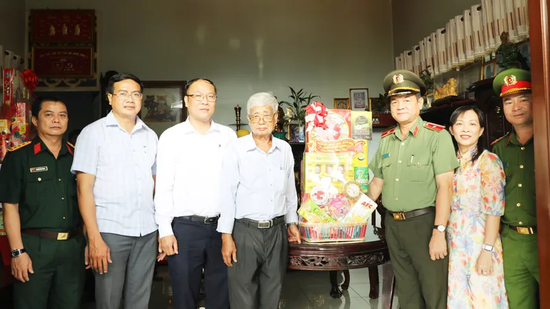 Thiếu tướng Lê Hồng Nam, Giám đốc Công an TPHCM thăm, chúc tết các gia đình chính sách, các đơn vị 