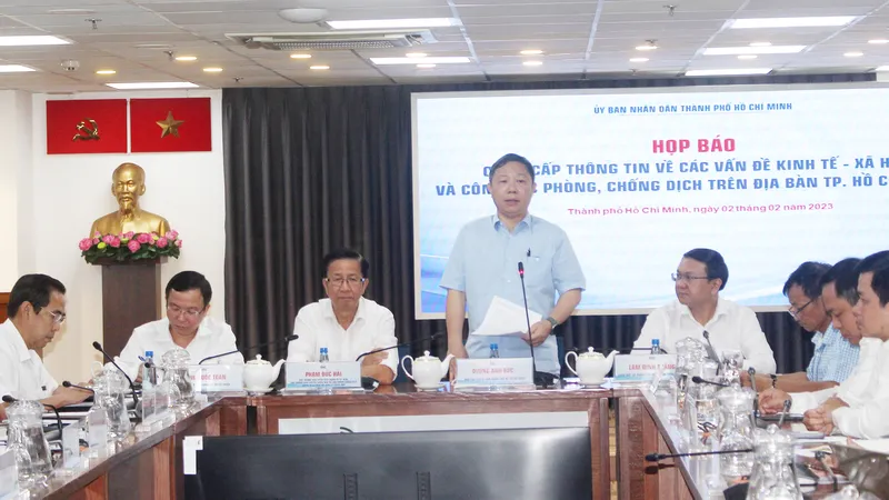 Phó Chủ tịch UBND TPHCM Dương Anh Đức phát biểu tại họp báo. Ảnh: NGÔ BÌNH