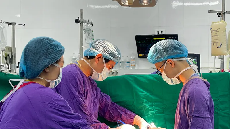 Lần đầu tiên, một bệnh nhân được ghép tim và thận cùng lúc
