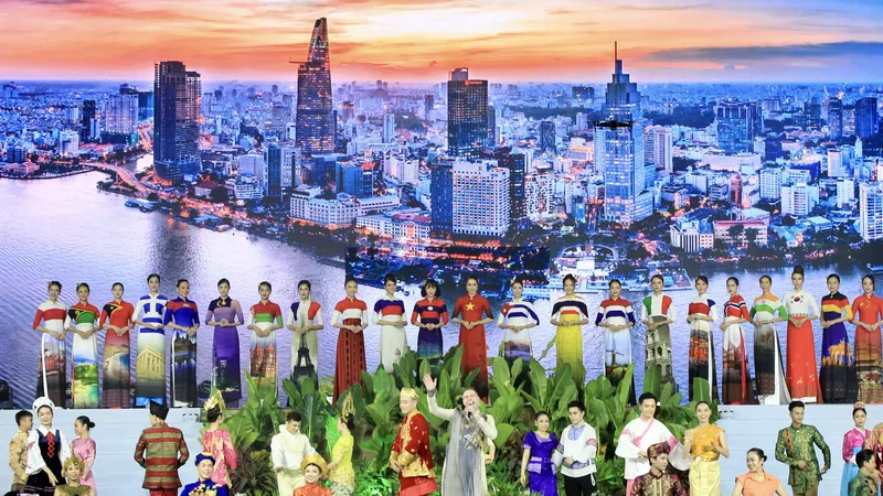 Rộn ràng Lễ hội Áo dài TPHCM năm 2023