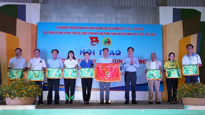 Nghi lễ diễu hành trang trọng tại lễ khai mạc hội thao